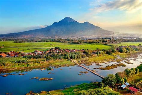 Gunung Penanggungan: Lokasi, Jalur Pendakian & Harga Tiket