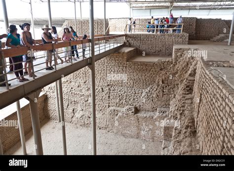 Huaca De La Luna Trujillo Peru Stock Photo Alamy