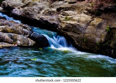 Putna Waterfall Lepsa Putnavrancea Nature Park Stock Photo 1525711640 | Shutterstock