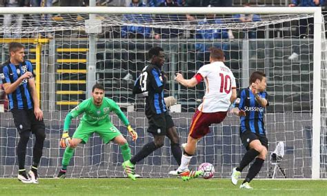 Serie A roundup: Juventus power on and Francesco Totti earns Roma draw ...