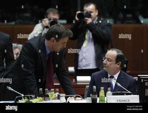 BRÜSSEL Luxemburgs Premierminister Xavier Bettel L spricht mit dem