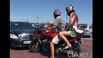 Cabalgando Una Polla En La Cama Blanda XVIDEOS