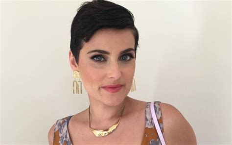 Nelly Furtado Nelly Furtado Cantora Apaixonada Por Rapper De 27 Anos Vippt