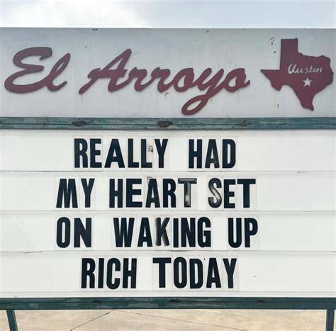 These 18 Funny Signs From An Iconic Texas Restaurant Will Brighten Your