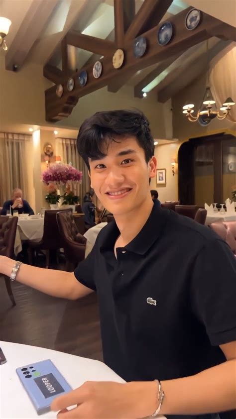 Tay Tawan Vihokratana Gambar Pacar Aktor Selebritas