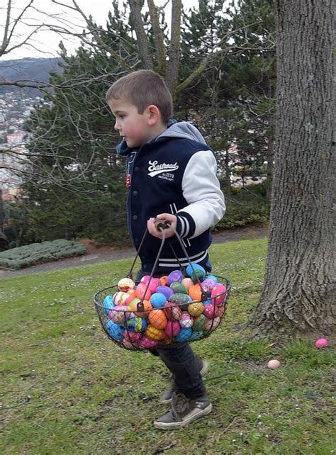 Grande chasse aux œufs dans tout le parc Montjuzet Citizenkid