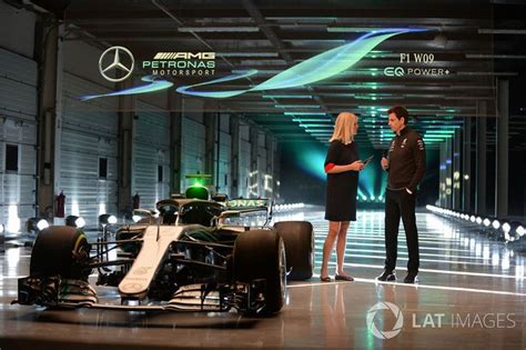 Mercedes presenta el W09 el coche con el que buscarán el quinto título