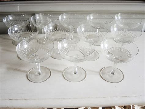 12 Anciennes Coupes à Champagne en Cristal Gravé Vintage French Finds