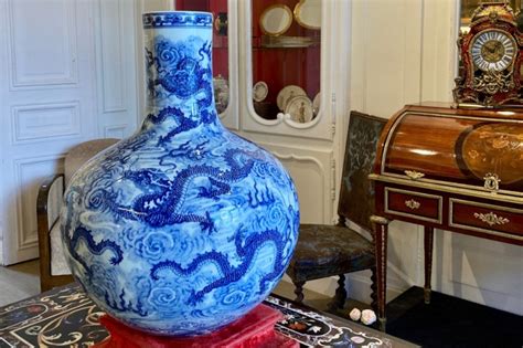 Fontainebleau estimé à 2 000 euros un vase chinois vendu près de 9