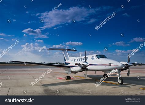 8,519 Commuter Plane Images, Stock Photos & Vectors | Shutterstock