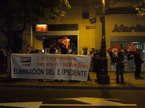 Cnt Salud Concentraci N A Las Puertas De La Sede Del Psoe En Zaragoza