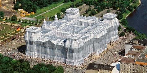 Wrapped Reichstag By Christo And Jean Claude Berlin 1995 The Blog On