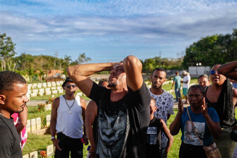 Jornal Correio Enterro De Trabalhadores Que Morreram Em Queda De