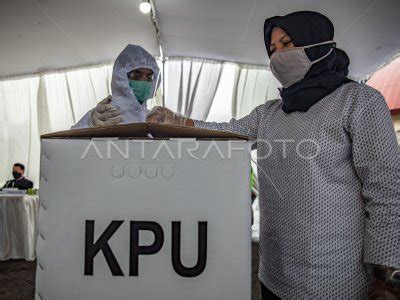 SIMULASI PENERAPAN PROTOKOL KESEHATAN PADA PILKADA SERENTAK ANTARA Foto