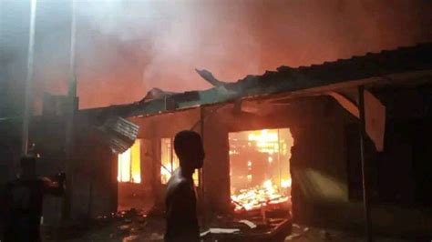 Fire Razes 20 Makeshift Houses In Rivers