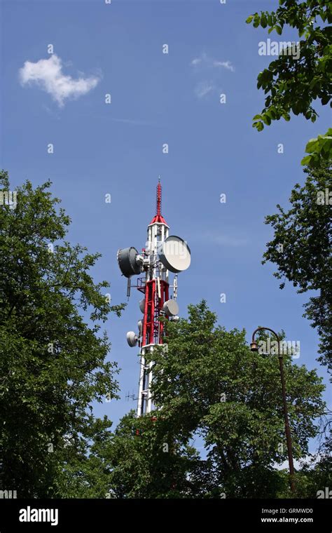 television broadcast antenna tower television tower stock photo alamy