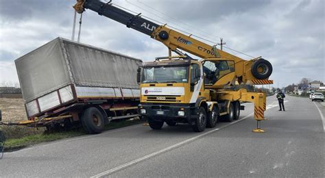 Incidente Sulla SP2 Strada Chiusa Per Due Ore Mezzo Pesante Finisce