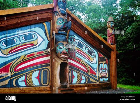 1990s Totem Poles Hi Res Stock Photography And Images Alamy