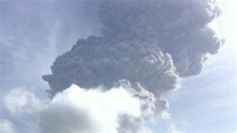 St Vincent volcano eruption sends clouds of ash six miles into sky ...