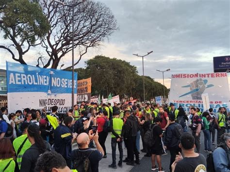 En La Previa Del Piquetazo Nacional Contra Milei Cortaron La Costanera Frente A Aeroparque Y