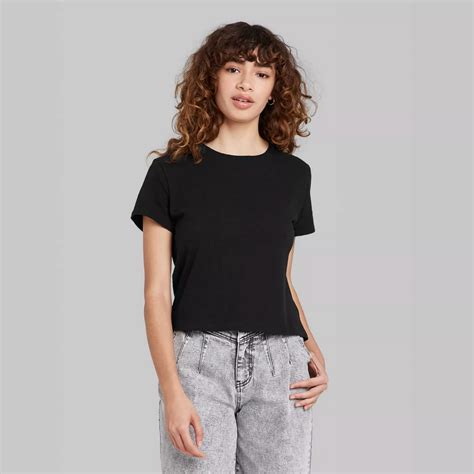 Get Your Style On with These Chic Plain Black T Shirt Outfit Ideas!