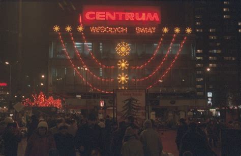 Świąteczne iluminacje w Warszawie Tak ozdabiano miasto na Święta 30 i