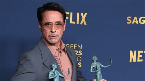 Robert Downey Jr Luce Un Reloj De Lujo En Los Premios Sag Realmente Excepcional Como Su Precio