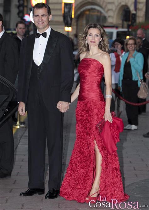 Letizia Elige Un Vestido Rojo Para Las Celebraciones Previas A La Boda