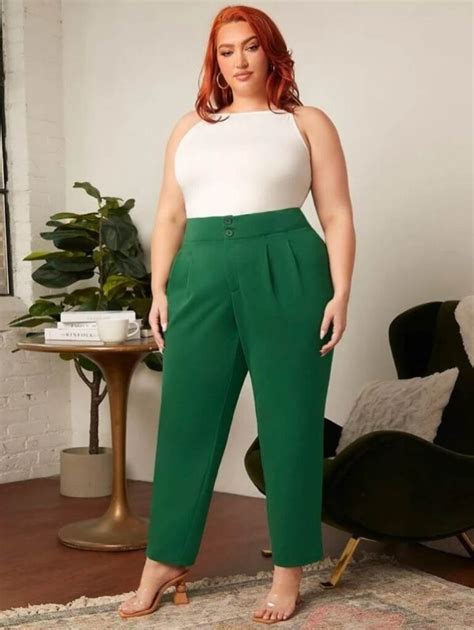 Look réveillon calça alfaiataria Plus Size