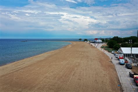 Chicago Lakefront Restaurants Allowed to Reopen as Beaches Remain ...