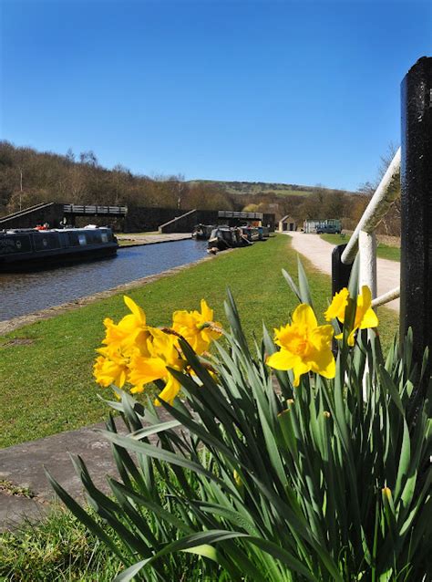 Travels On The U K Canal System With Narrowboat San Serriffe 01 03