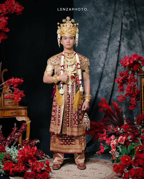 The Royal Attire Of Srivijaya Kingdom Indonesia Di Pakaian