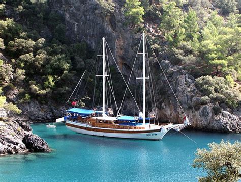 Fully Crewed Yacht Charters On Gulets Blue Cruises In Turkey Along