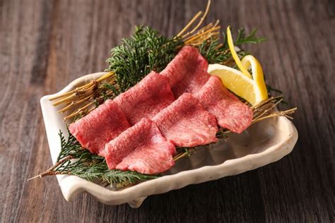 定番人気の「塩タン」＝大阪・本町「精肉卸問屋直営焼肉店 肉匠 牛次郎」 船場経済新聞