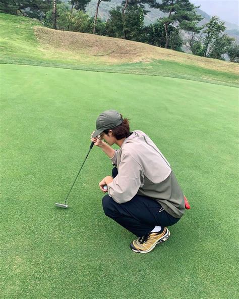 ホン・ジョンヒョンさんのインスタグラム写真 ホン・ジョンヒョンinstagram「날씨 좋다🍁🍂」10月23日 12時58分