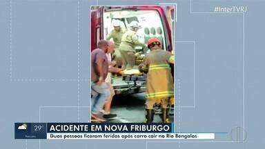 RJ Inter TV 2ª Edição Duas pessoas ficam feridas após carro cair no