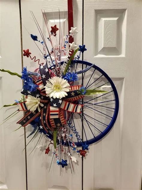 40 Bicycle Wheel Wreath Ideas That Look Absolutely Stunning Wreaths