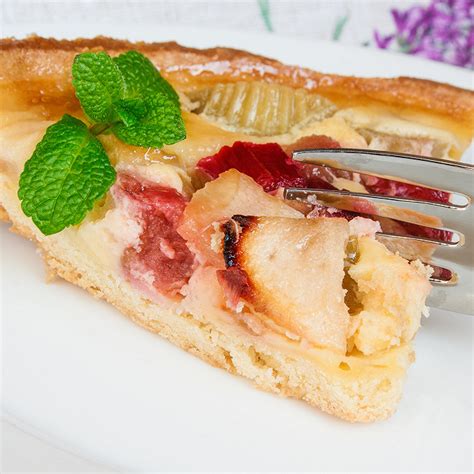 Recette Tarte à la rhubarbe et aux pommes