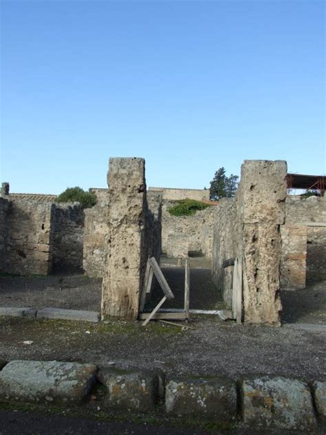 V Pompeii December Entrance On Via Di Nola