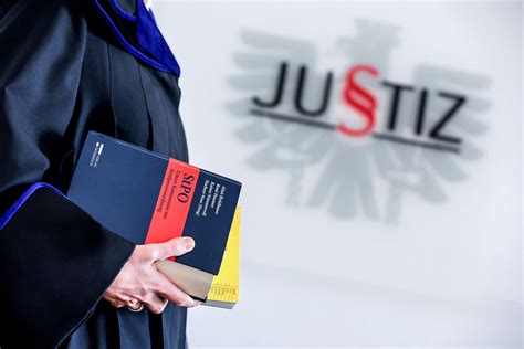 Landwirtin Erwischte Ehemann Beim Sex Mit Der Melkhelferin Prozess