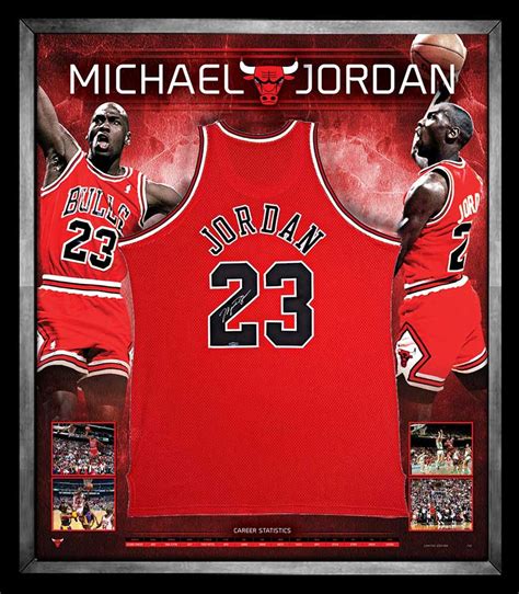 Basketball - NBA - Michael Jordan Signed and Framed Chicago Bulls ...