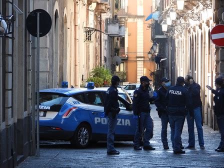 Blitz A San Berillo Vecchio Le Foto Live Sicilia