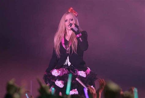 Avril Lavigne Anuncia Show Em S O Paulo Para Setembro Metr Poles