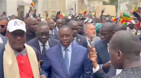 Macky Sall accueilli par une marée de militants à Paris Vidéo