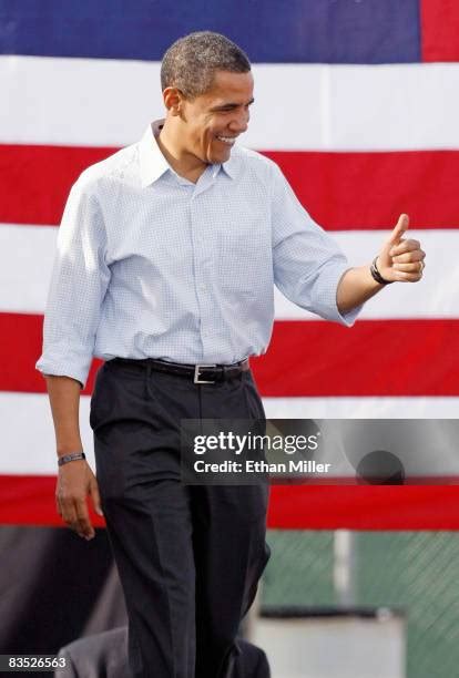 Barack Obama Thumbs Up Photos and Premium High Res Pictures - Getty Images