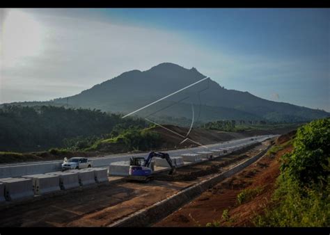 Proyek Jalan Tol Cisumdawu Tetap Berjalan ANTARA Foto