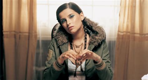 Nelly Furtado Celebra Los 20 Años De Su Debut Whoa Nelly Con Nueva Edición La Rata