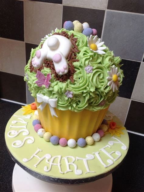 Pin By Mary Helen Luna On Cakes Giant Cupcake Cakes Easter Cake