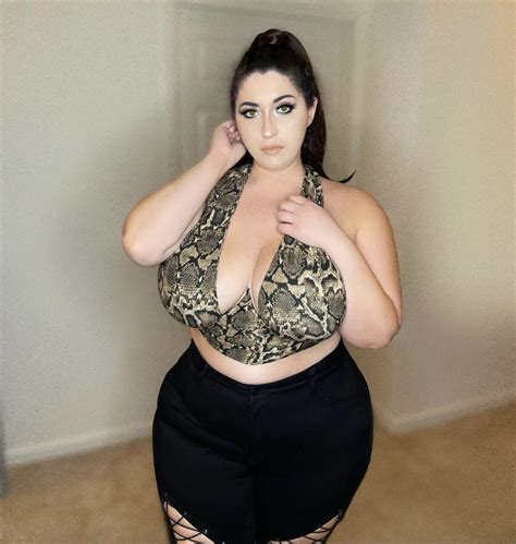 Busty Babe Scrolller