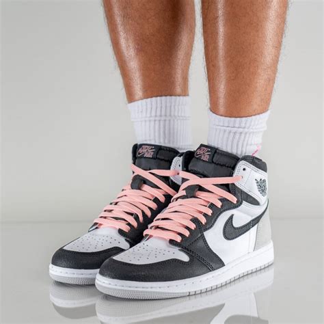 となります ヤフオク Nike Air Jordan 1 High OG Bleached Cora において